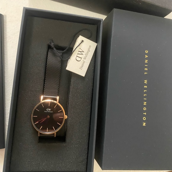 ‼️SOLD‼️Daniel Wellington Brandnew with tag - Picture 2 of 3